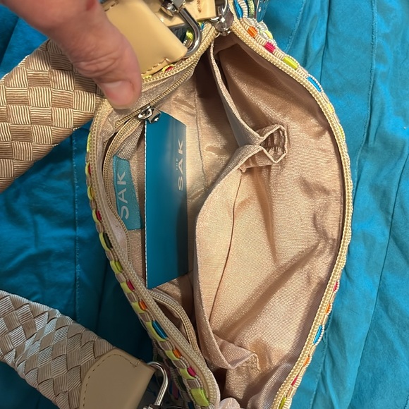 THE SAK.  A colorful spring shoulder bag.  NWT - Picture 6 of 9